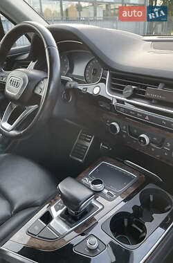 Внедорожник / Кроссовер Audi Q7 2016 в 