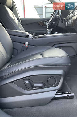 Внедорожник / Кроссовер Audi Q7 2016 в 