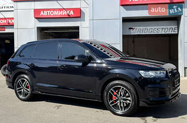 Позашляховик / Кросовер Audi Q7 2016 в 