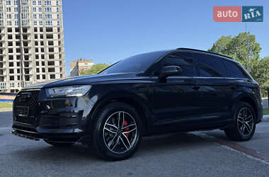 Позашляховик / Кросовер Audi Q7 2016 в 