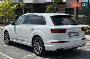 Позашляховик / Кросовер Audi Q7 2017 в 