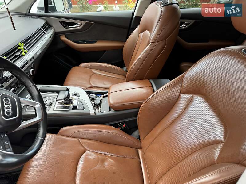 Позашляховик / Кросовер Audi Q7 2016 в Новій Ушиці