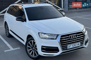 Позашляховик / Кросовер Audi Q7 2016 в 