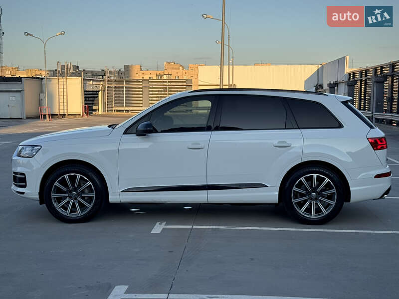 Внедорожник / Кроссовер Audi Q7 2016 в Киеве