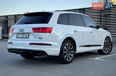 Позашляховик / Кросовер Audi Q7 2016 в 