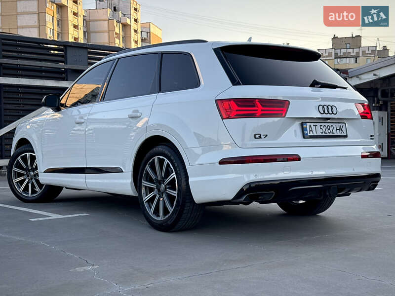 Внедорожник / Кроссовер Audi Q7 2016 в Киеве