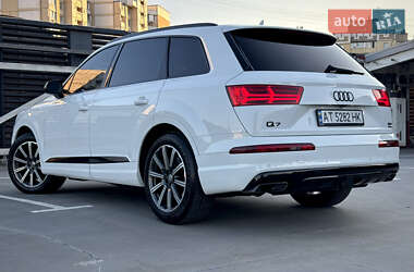 Позашляховик / Кросовер Audi Q7 2016 в 