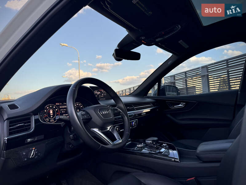 Внедорожник / Кроссовер Audi Q7 2016 в Киеве
