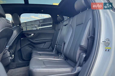 Позашляховик / Кросовер Audi Q7 2016 в 