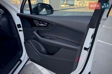 Позашляховик / Кросовер Audi Q7 2016 в 
