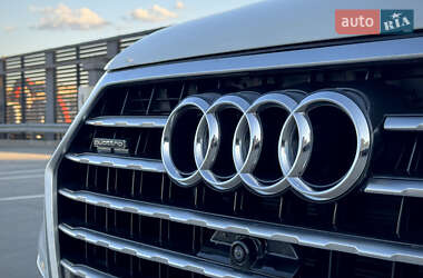 Позашляховик / Кросовер Audi Q7 2016 в 