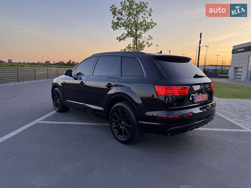 Позашляховик / Кросовер Audi Q7 2018 в Мукачевому