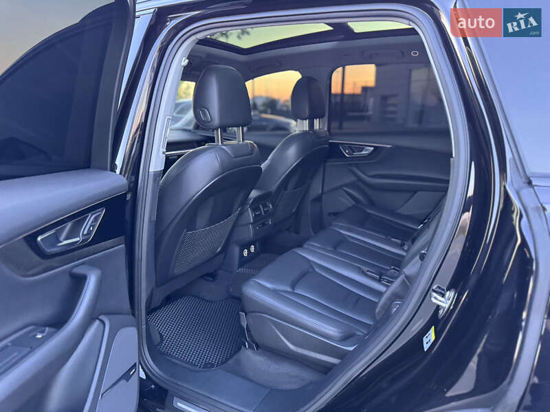 Позашляховик / Кросовер Audi Q7 2018 в Мукачевому