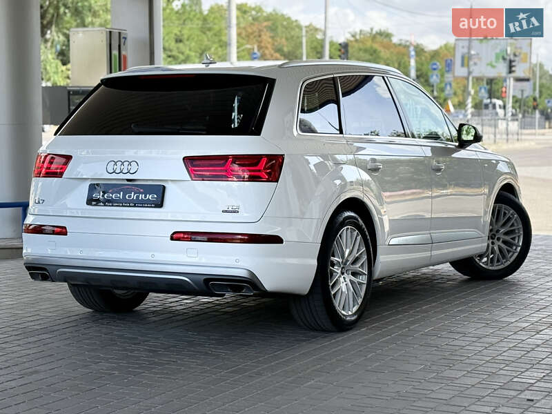 Позашляховик / Кросовер Audi Q7 2015 в Миколаєві