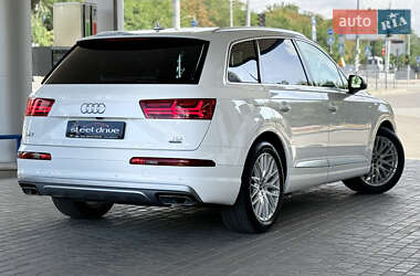 Внедорожник / Кроссовер Audi Q7 2015 в 