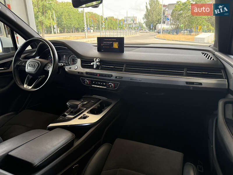 Позашляховик / Кросовер Audi Q7 2015 в Миколаєві