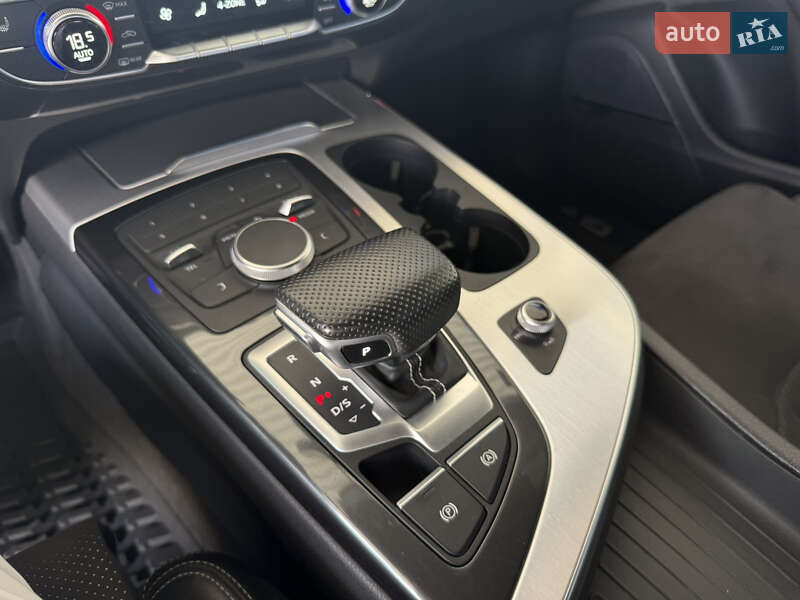 Позашляховик / Кросовер Audi Q7 2015 в Миколаєві