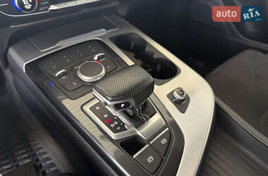 Внедорожник / Кроссовер Audi Q7 2015 в 