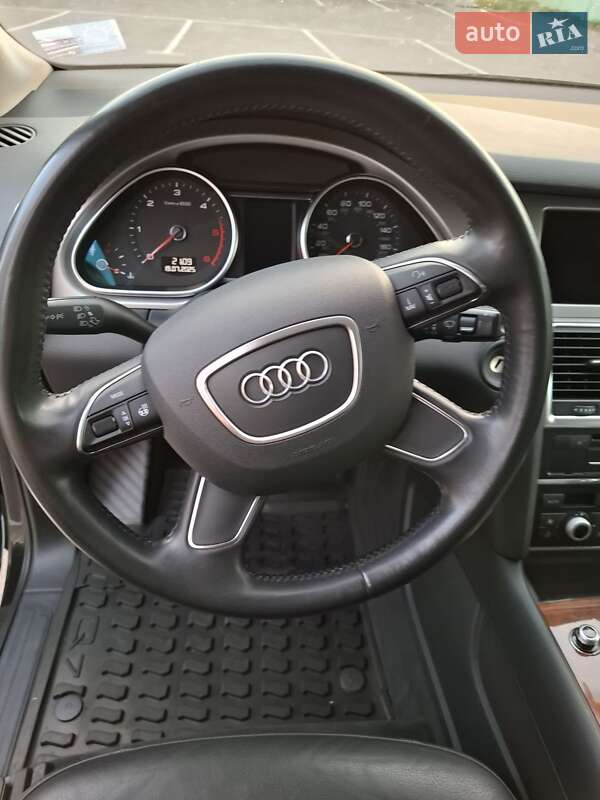 Позашляховик / Кросовер Audi Q7 2014 в Дубні