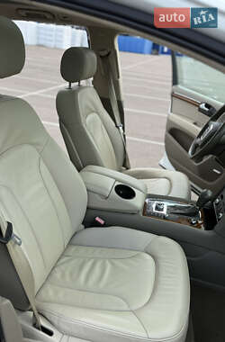 Позашляховик / Кросовер Audi Q7 2010 в 