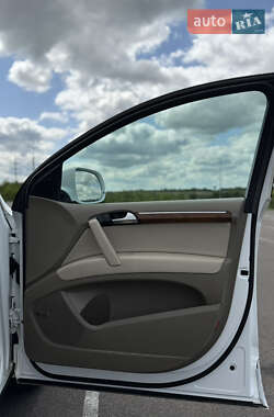 Позашляховик / Кросовер Audi Q7 2010 в 