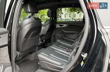 Позашляховик / Кросовер Audi Q7 2017 в 