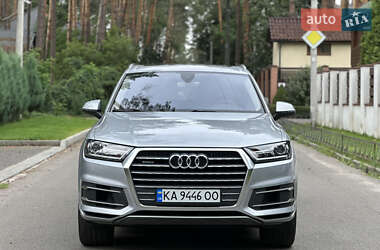Внедорожник / Кроссовер Audi Q7 2015 в 
