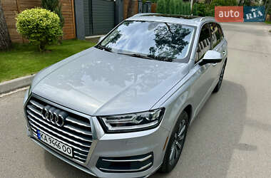 Внедорожник / Кроссовер Audi Q7 2015 в 