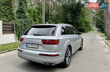 Внедорожник / Кроссовер Audi Q7 2015 в 