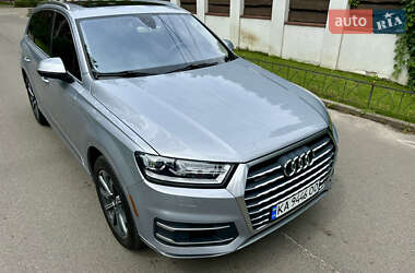 Внедорожник / Кроссовер Audi Q7 2015 в 