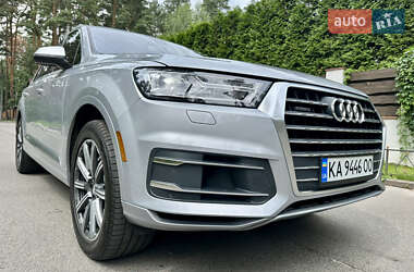 Внедорожник / Кроссовер Audi Q7 2015 в 