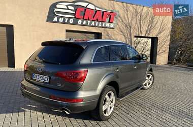 Позашляховик / Кросовер Audi Q7 2012 в 