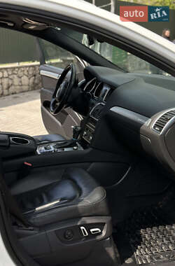 Позашляховик / Кросовер Audi Q7 2011 в 