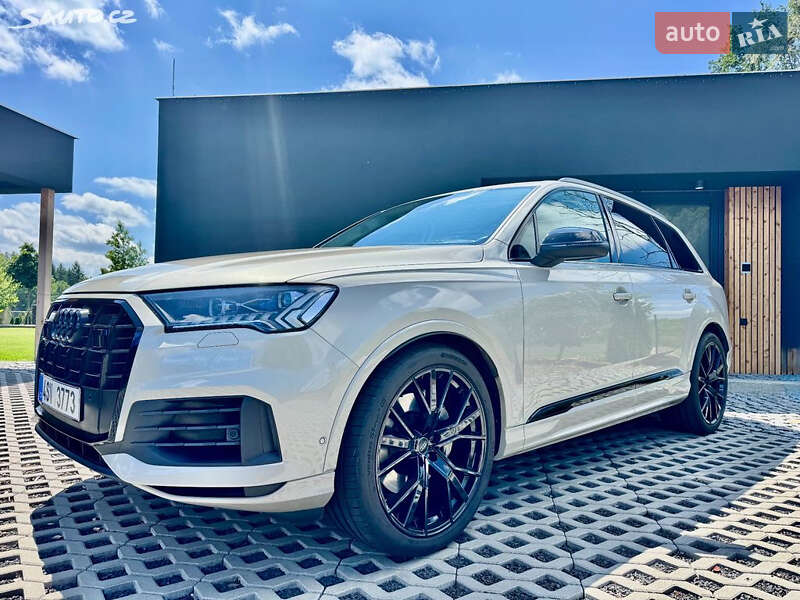 Позашляховик / Кросовер Audi Q7 2021 в 
