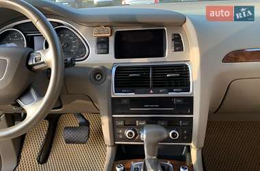 Позашляховик / Кросовер Audi Q7 2013 в 
