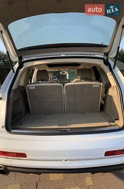 Позашляховик / Кросовер Audi Q7 2013 в 