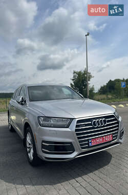Внедорожник / Кроссовер Audi Q7 2016 в 