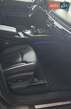 Внедорожник / Кроссовер Audi Q7 2016 в 