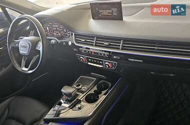 Внедорожник / Кроссовер Audi Q7 2016 в 