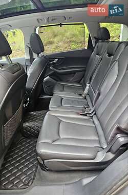 Внедорожник / Кроссовер Audi Q7 2016 в 