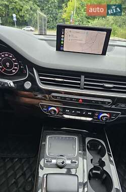 Внедорожник / Кроссовер Audi Q7 2016 в 