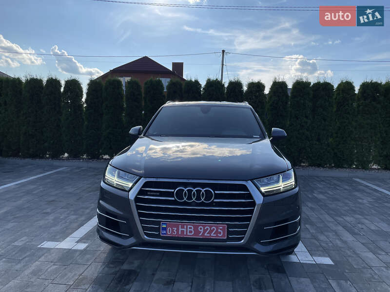 Внедорожник / Кроссовер Audi Q7 2018 в 