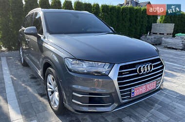 Внедорожник / Кроссовер Audi Q7 2018 в 