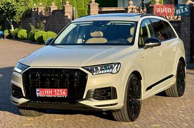 Позашляховик / Кросовер Audi Q7 2021 в Рівному