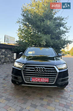 Внедорожник / Кроссовер Audi Q7 2016 в 