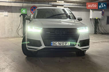 Внедорожник / Кроссовер Audi Q7 2017 в 