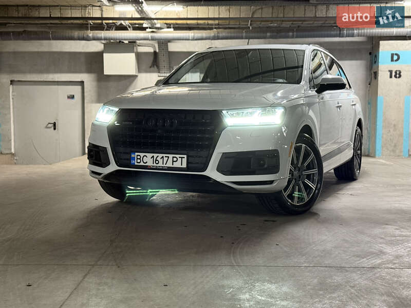 Внедорожник / Кроссовер Audi Q7 2017 в 