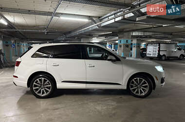 Внедорожник / Кроссовер Audi Q7 2017 в 