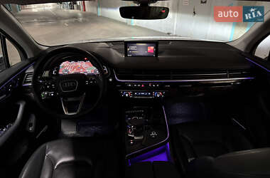 Внедорожник / Кроссовер Audi Q7 2017 в 