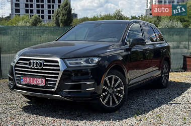 Позашляховик / Кросовер Audi Q7 2018 в 